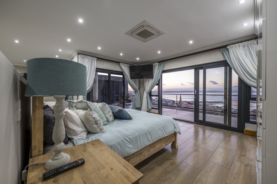 6 Bedroom Property for Sale in Mossel Bay Central Western Cape